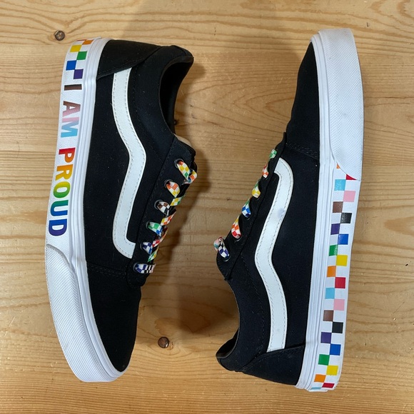 Vans Ward Pride I AM PROUD Skateboard Shoes
Size Woman's 10.5
Black Rainbow - Picture 7 of 10